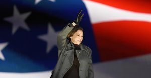 Popularitatea cărţilor scrise de Kamala Harris, în creştere